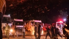 In der Türkei sind drei Menschen beim Versuch gestorben, einen Waldbrand zu löschen.