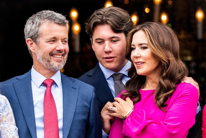 Eine glückliche Familie aus Dänemark: König Frederik, Kronprinz Christian und Königin Mary.