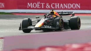 Max Verstappen greift auch 2026 wieder im Red Bull an.
