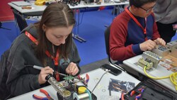 Im Vorjahr sank die Zahl der neuen Lehrlinge in Tirol unter die Marke von 3000. Die Gewerkschaft ...