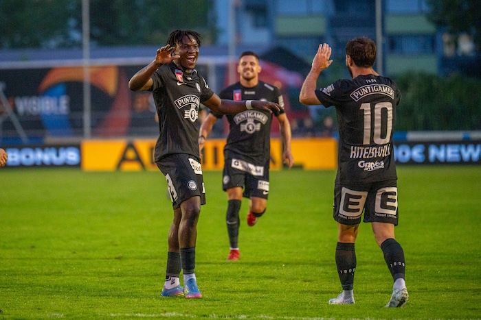 Seedy Jatta (li.) soll nach seiner Verletzung im Cup Dienstag wieder in das Training einsteigen.