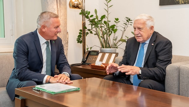 Mario Kunasek lud Václav Klaus, der perfekt Deutsch spricht, in die Grazer Burg