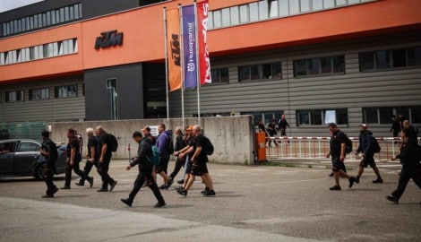 Schichtende! Motorradhersteller KTM hat seine Produktion wieder aufgenommen.