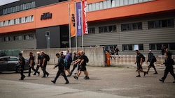 Schichtende! Motorradhersteller KTM hat seine Produktion wieder aufgenommen.