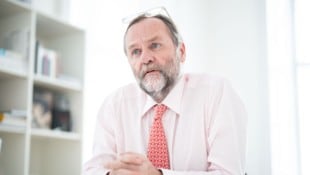 Josef Schellhorn (NEOS) will unter anderem die Lohnverrechnung einfacher machen.