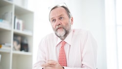 Josef Schellhorn (NEOS) will unter anderem die Lohnverrechnung einfacher machen.