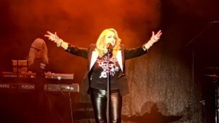 Bonnie Tyler rockte auf der Bühne in Moosburg