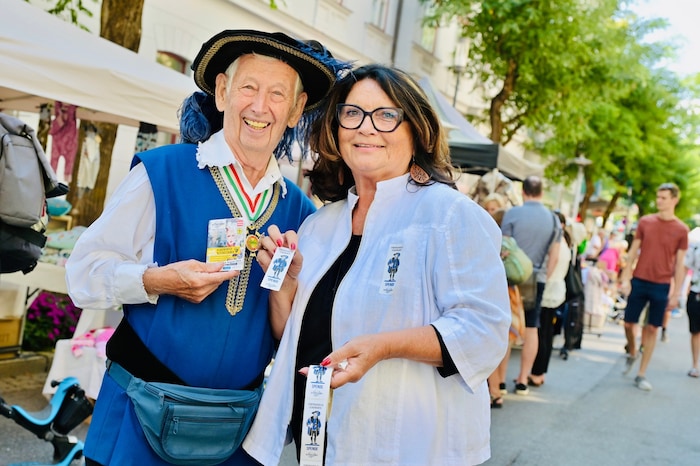 An den Eingängen zum Flohmarkt bitten die Stadtrichter um Spenden – für das umfassende Programm ...