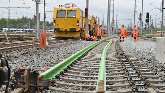 Am Linzer Hauptbahnhof wurde am Dienstag erstmals die weltweit erste klimaneutral produzierte ...