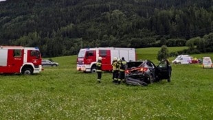 Der Wagen war auf der Fahrerseite völlig demoliert.