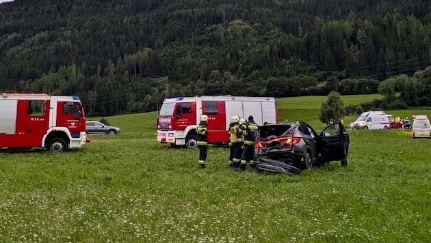 Der Wagen war auf der Fahrerseite völlig demoliert.
