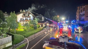 Dutzende Feuerwehrleute rückten an.