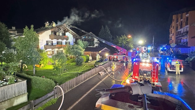 Dutzende Feuerwehrleute rückten an.