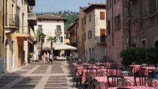 Die Gemeinde Torri del Benaco geht gegen bestimmte Werbemethoden der Restaurants und Bars vor.