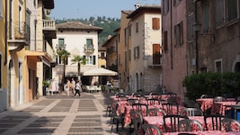 Die Gemeinde Torri del Benaco geht gegen bestimmte Werbemethoden der Restaurants und Bars vor.