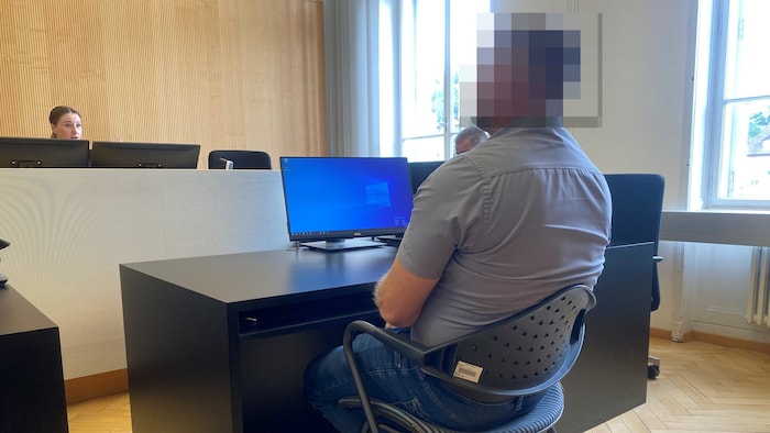 Die beiden Angeklagten flogen im Zuge von Hausdurchsuchungen auf.