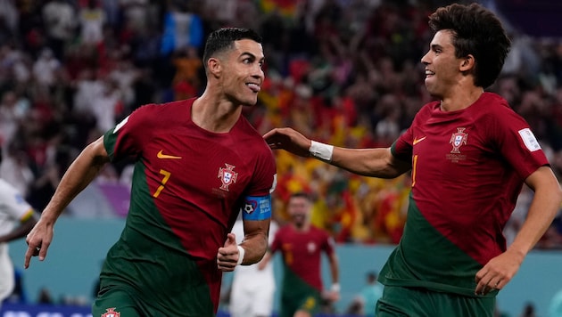Joao Felix (rechts) spielt nun auch auf Klubebene mit Cristiano Ronaldo zusammen.