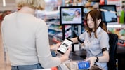 Die Handelskette will mit digitalen Rechnungen, Pfandbons und Rabattpickerln direkt am ...
