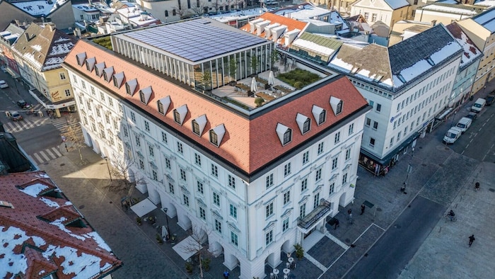Am Dach der Sparkasse entstand die tolle Sky-Bar „Marie“.