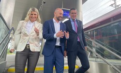 Egger (M.) holte Minister Hanke (re.) mit SPÖ-Verkehrssprecherin Klausner vom Zug ab.