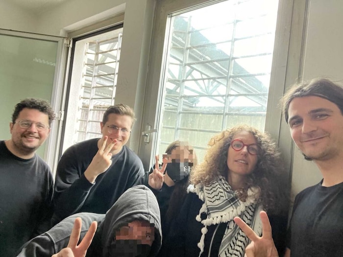 Die sechsköpfige Gruppe wurde von einer siebten Person angeleitet.