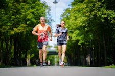 Peter Filzmaier (57) und Carola Bendl (48) sind das neue Paar der Läuferszene.
