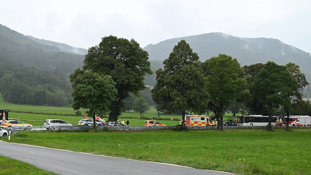 Der 11-Jährige wurde von einem Rettungshubschrauber ins Salzburger Landeskrankenhaus geflogen.