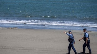 Die japanische Polizei hat die Strände evakuiert.