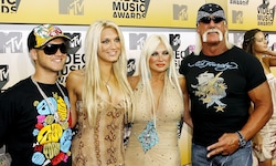 Wrestling-Legende Hulk Hogan (r.) mit Sohn Nicholas (l.), Tochter Brooke (2.v.l.) und Ehefrau ...