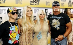 Wrestling-Legende Hulk Hogan (r.) mit Sohn Nicholas (l.), Tochter Brooke (2.v.l.) und Ehefrau ...