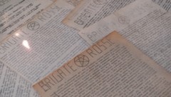 Propaganda-Flugblätter der berüchtigten linksextremen Terrororganisation Roten Brigaden in ...