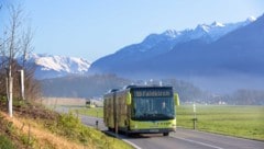 In einem Linienbus kam es zu dem Sturz einer Seniorin.