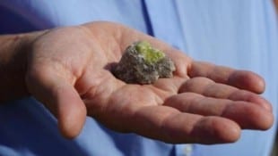 Das bisher unbekannte Mineral wurde nach dem Naturwissenschaftler Andreas Ertl benannt.