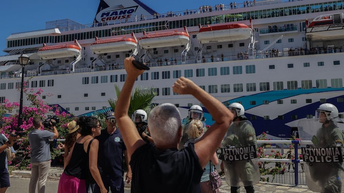 Protest gegen das Anlegen eines Kreuzfahrtschiffs mit israelischen Touristen auf der ...