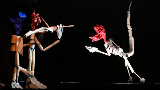 „Die Geschichte vom Soldaten“: Marionetten von Georg Baselitz im Salzburger Marionettentheater