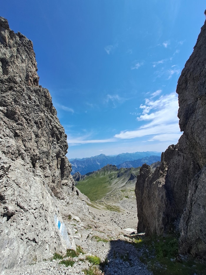 Oberhalb der Nonnenalpe ist die Landschaft sehr schroff. Vorsicht ist geboten.