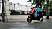 Verkehrsminister Peter Hanke will E-Mopeds und E-Scooter von Radwegen verbannen (Symbolbild).