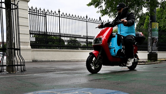 Seit dem E-Moped-Boom werden Fahrradwege immer öfter zu Konfliktzonen (Symbolbild).