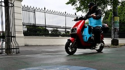 Verkehrsminister Peter Hanke will E-Mopeds und E-Scooter von Radwegen verbannen (Symbolbild).