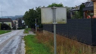 Hier sollte eigentlich eine Ortstafel zu sehen sein.