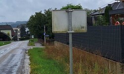 Hier sollte eigentlich eine Ortstafel zu sehen sein.