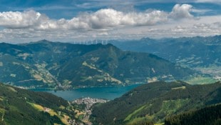 So könnte es aussehen: Am Bergrücken zwischen Hundstein und Hahneckkogel wird Windkraft geprüft.