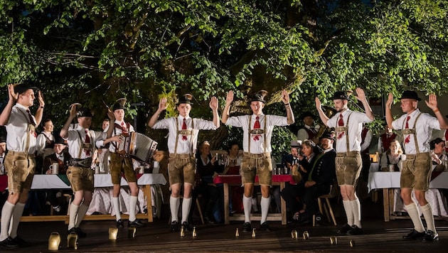 Plattler-Auftritt: Die Glocken und die Ziehharmonika sind verschwunden.
