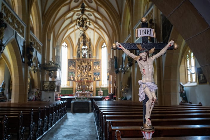 Das Innere der Kirche ist im gotischen Stil gehalten.