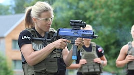 Katharina Liensberger feuerte am Mittwoch in Furx erstmals eine Waffe ab – mit gemischten ...