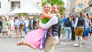 Mit Julia versuchte ich Polka zu tanzen – leider vergeblich.