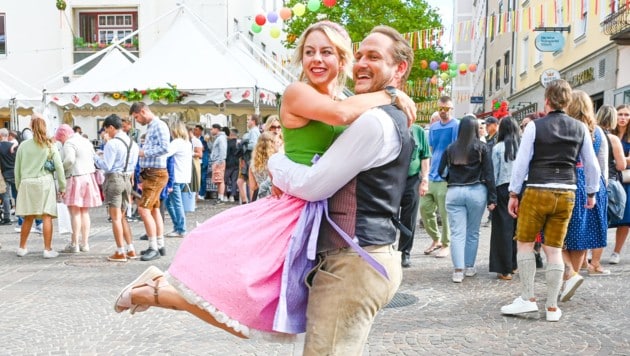 Mit Julia versuchte ich Polka zu tanzen – leider vergeblich.