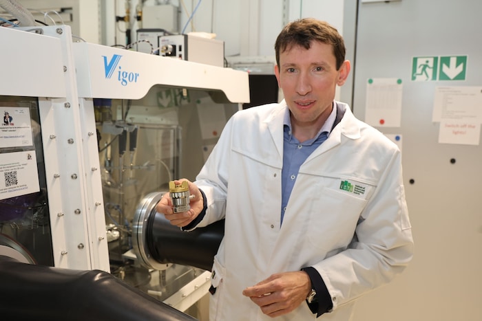 Forscher Stefan Freunberger am ISTA in Klosterneuburg