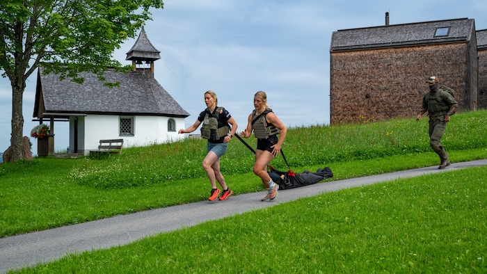 Die Läuferinnen mussten bei der Einheit auch Teamgeist unter Beweis stelle.