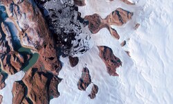 Eine ESA-Satellitenaufnahme zeigt: Durch den plötzlichen Wasserausbruch wurden meterhohe ...